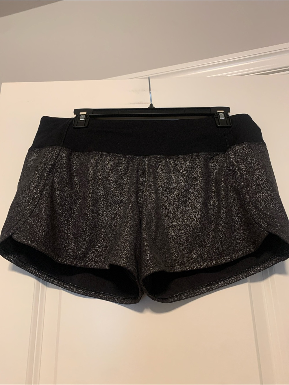 Lululemon Shiny Black/Gray Speed Up Shorts, Sz 8, 4in, GUC